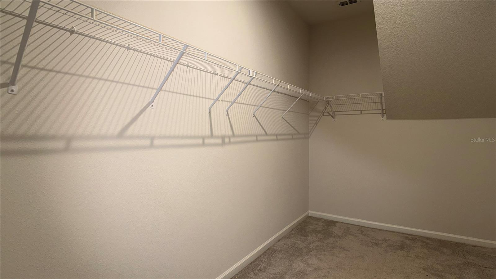 ASTONIA - Residential Lease