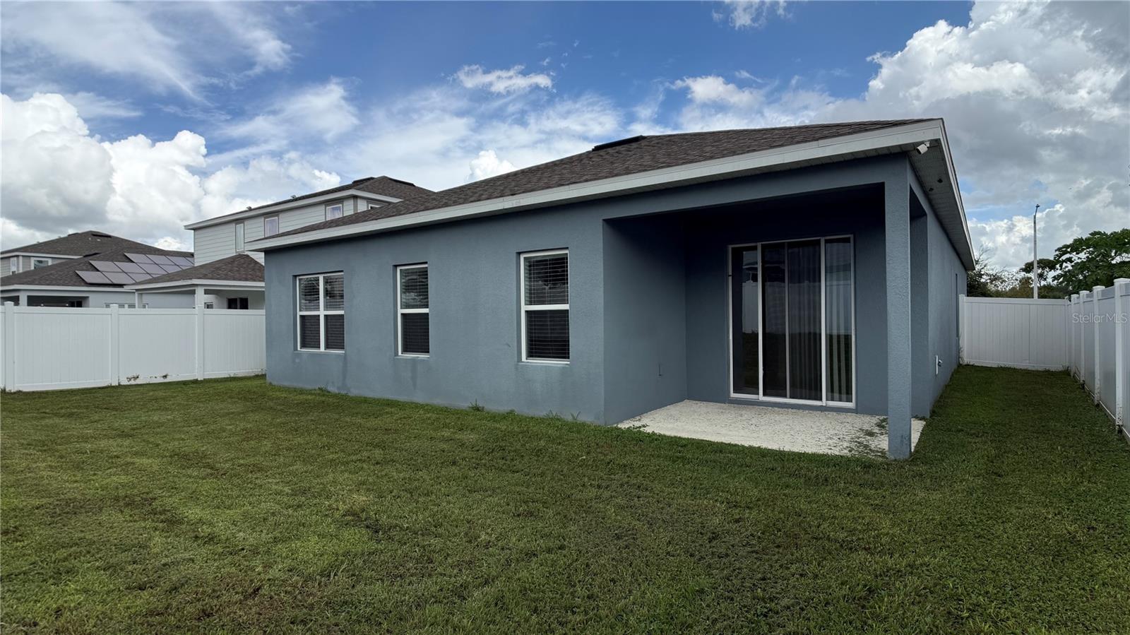 ASTONIA - Residential Lease