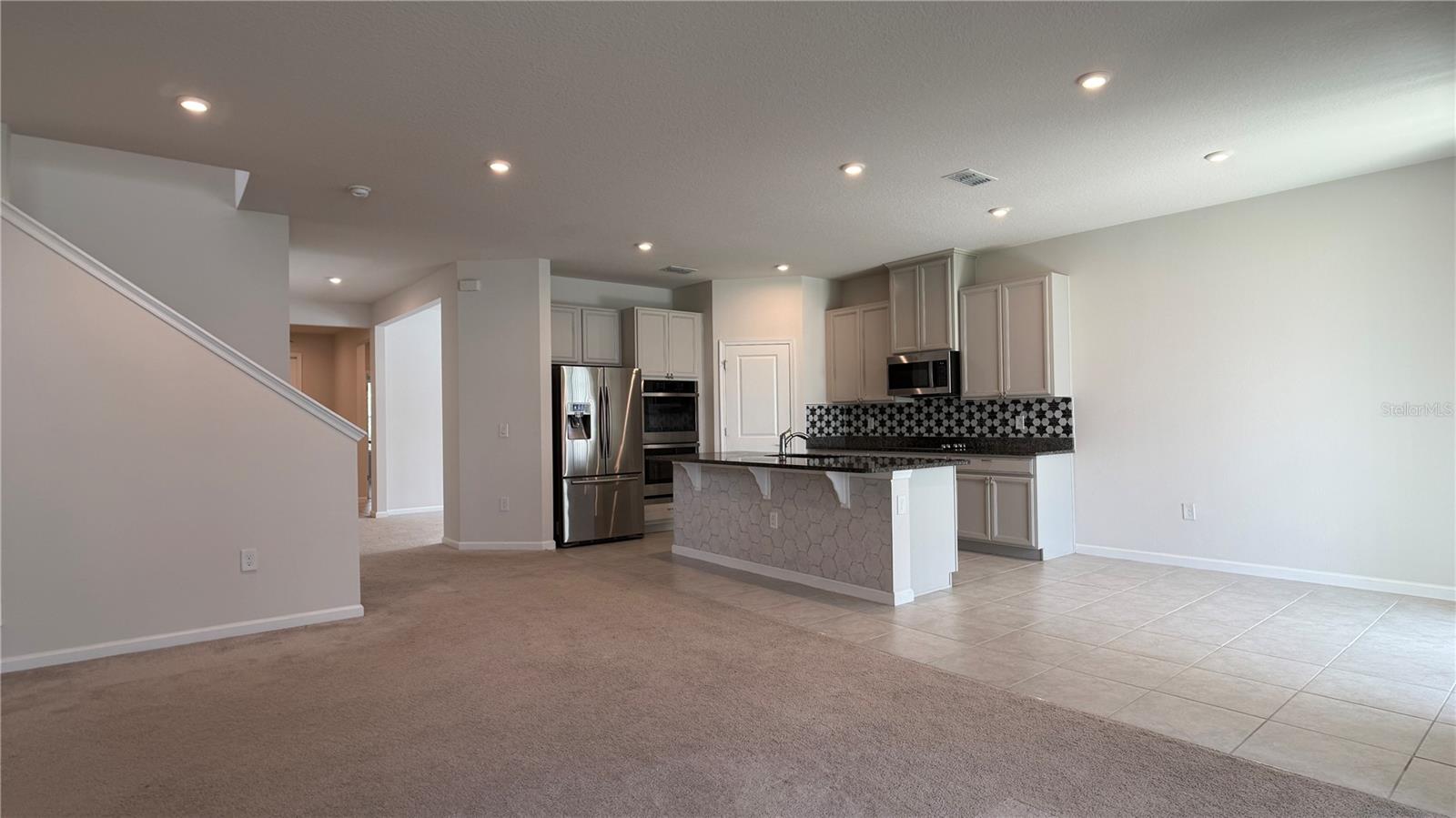 ASTONIA - Residential Lease