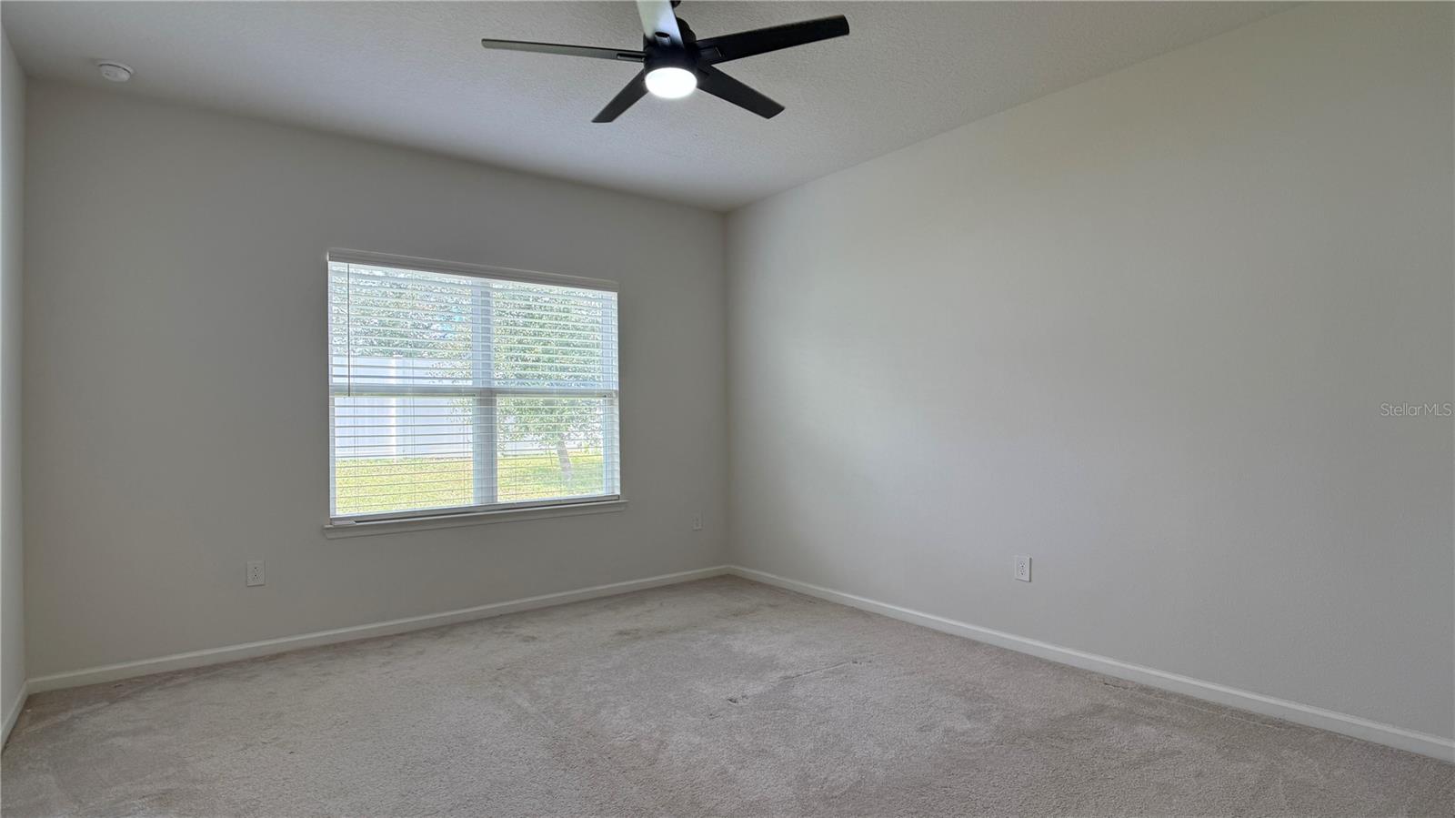 ASTONIA - Residential Lease