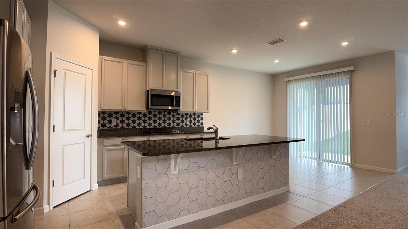 ASTONIA - Residential Lease