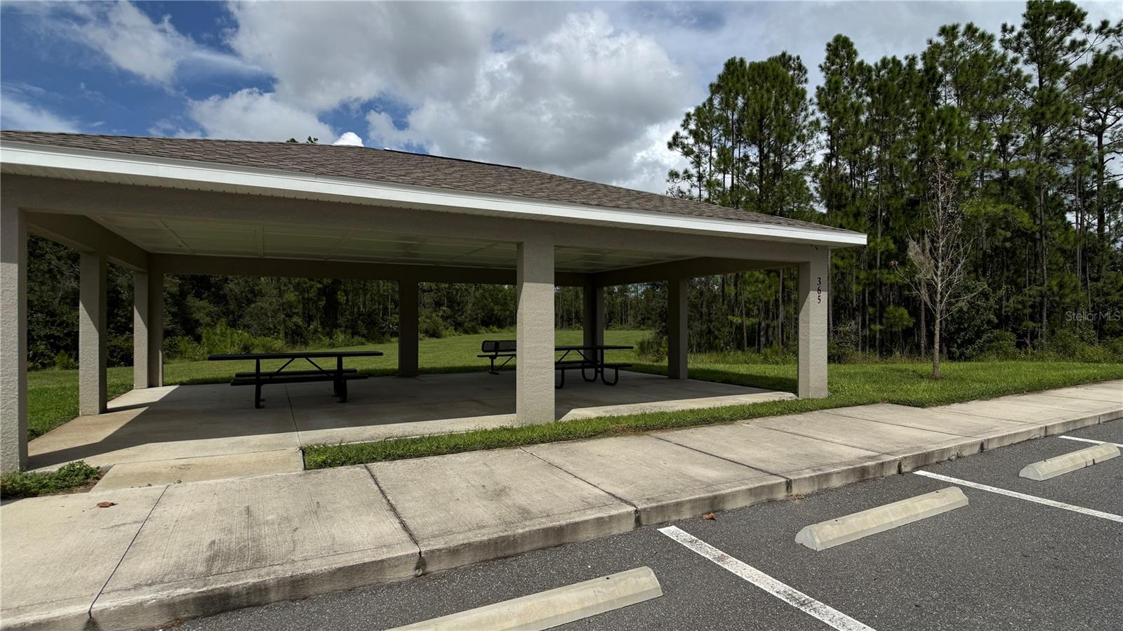 ASTONIA - Residential Lease
