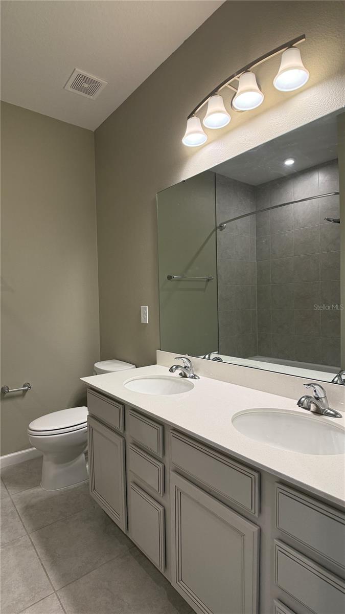 ASTONIA - Residential Lease