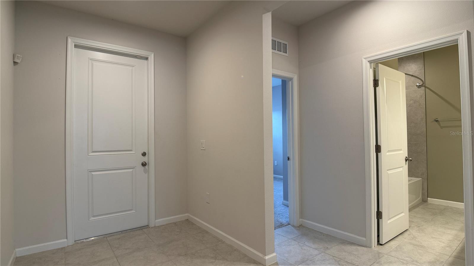 ASTONIA - Residential Lease