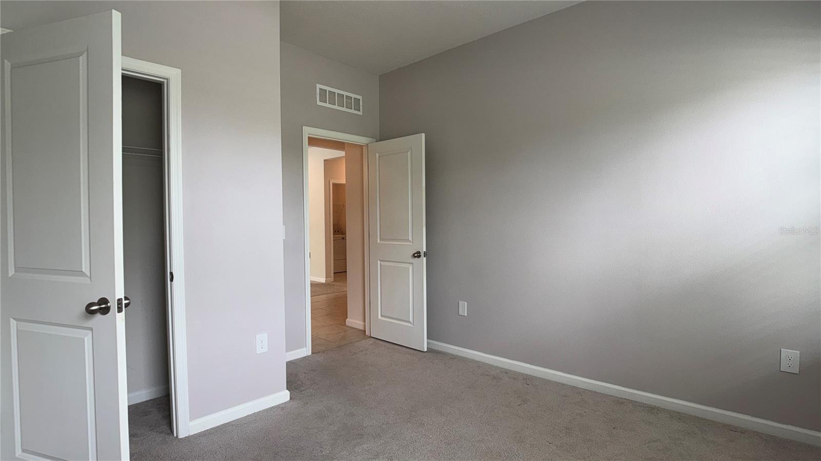 ASTONIA - Residential Lease