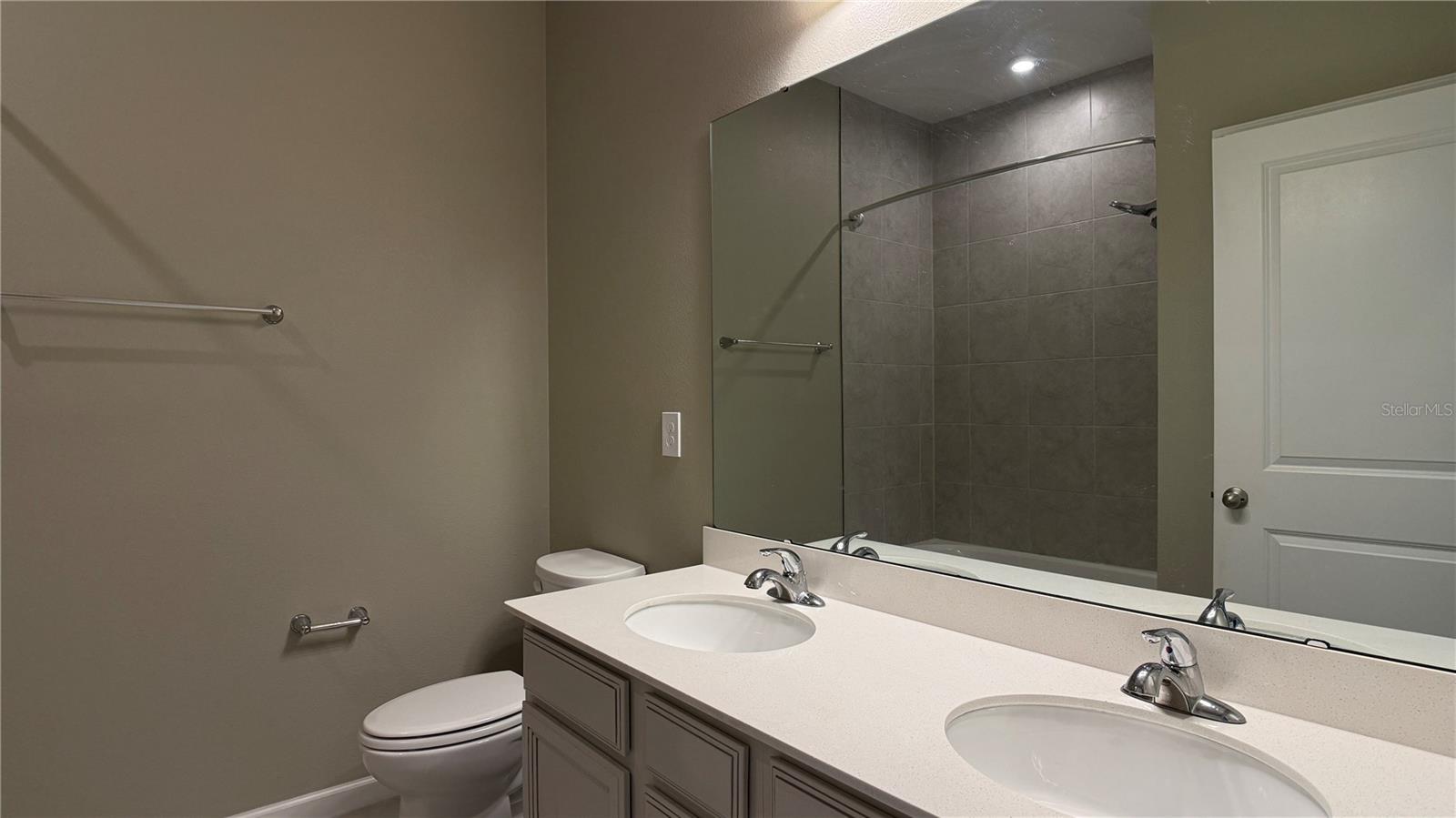 ASTONIA - Residential Lease