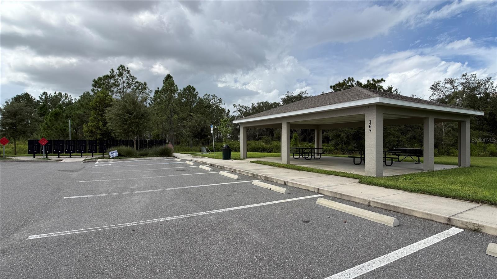 ASTONIA - Residential Lease