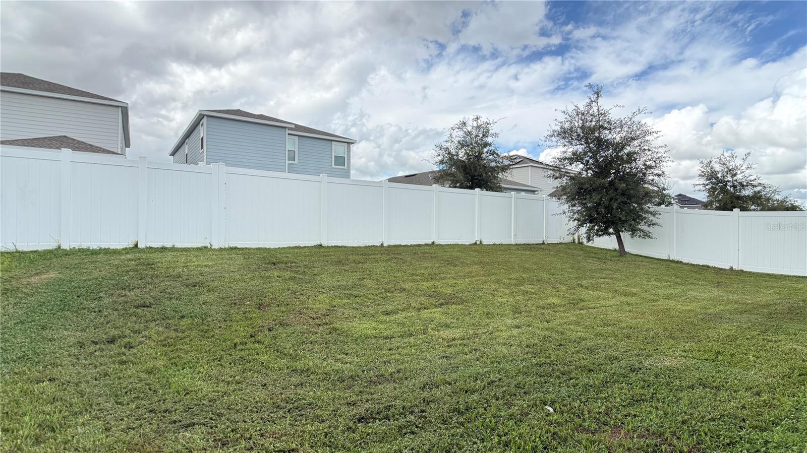 ASTONIA - Residential Lease