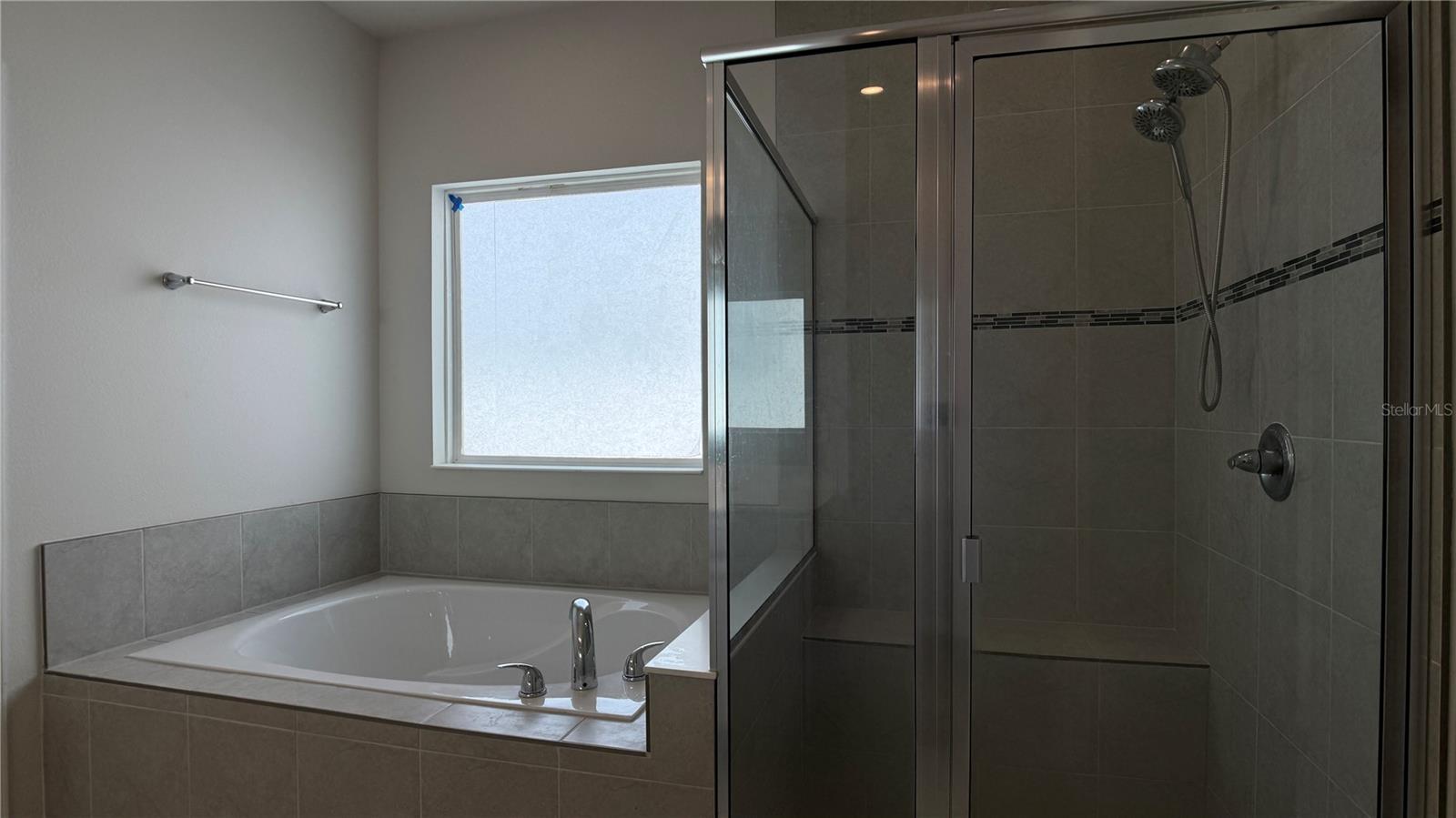 ASTONIA - Residential Lease