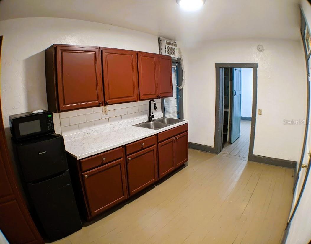 VENICE HOMESITE CO - Residential Lease