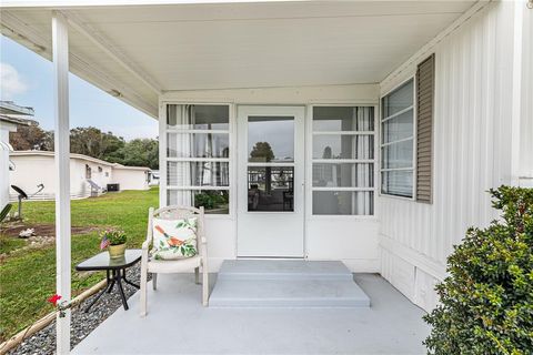 A home in TAVARES