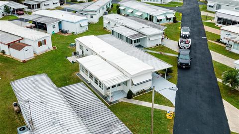 A home in TAVARES