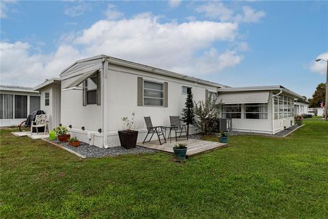 A home in TAVARES