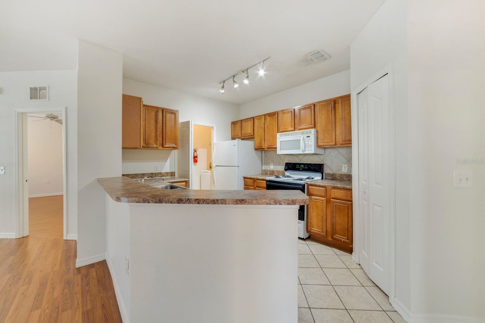 SERENATA CONDO - Residential