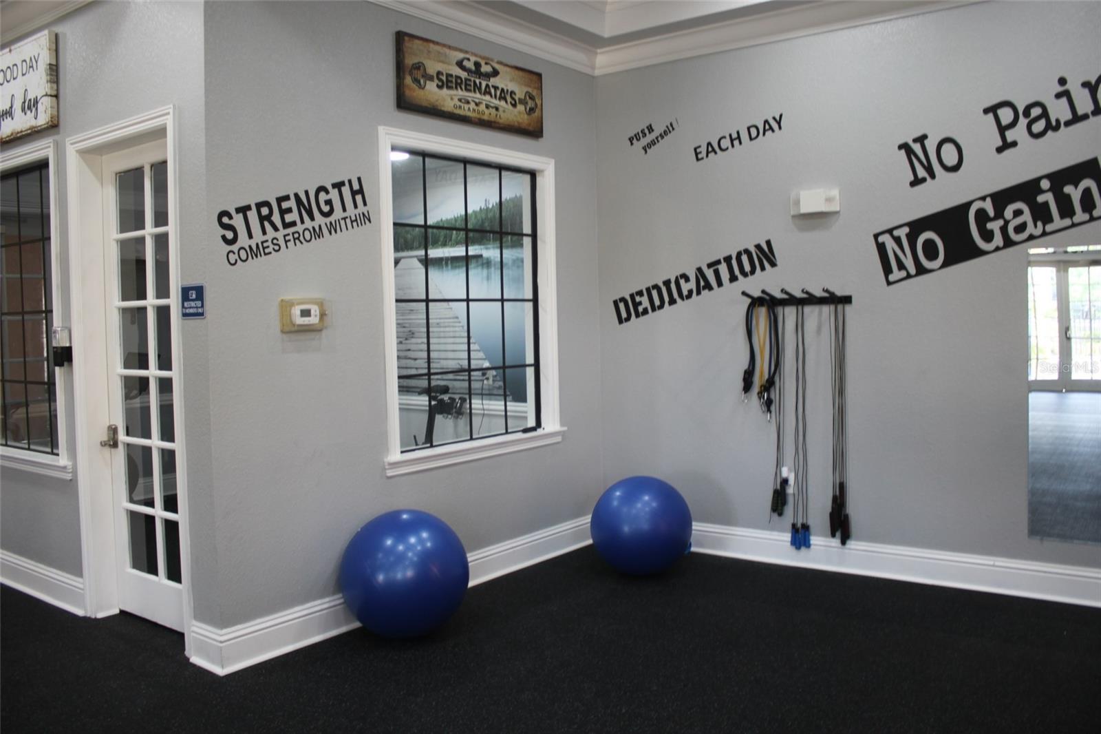 SERENATA CONDO - Residential