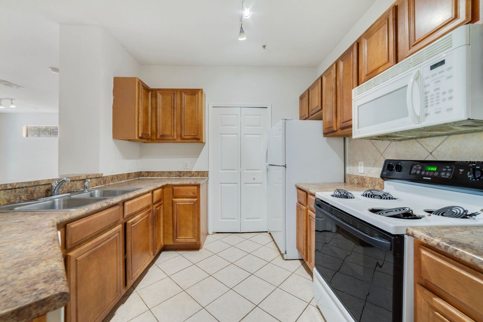 SERENATA CONDO - Residential