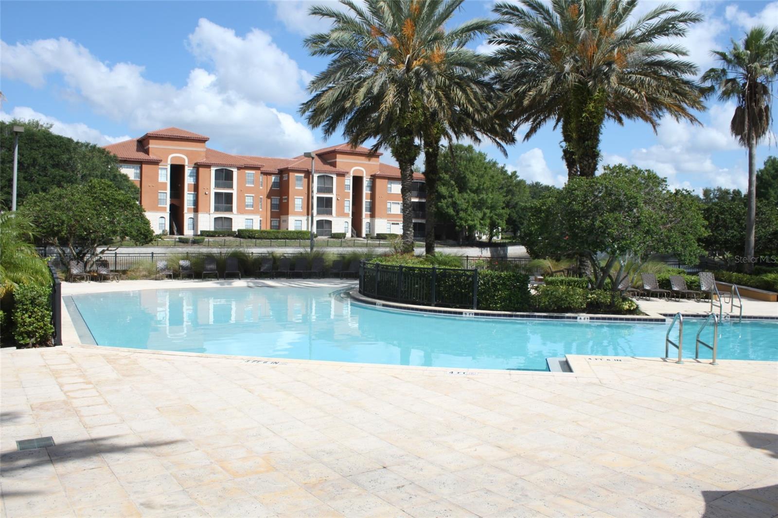 SERENATA CONDO - Residential