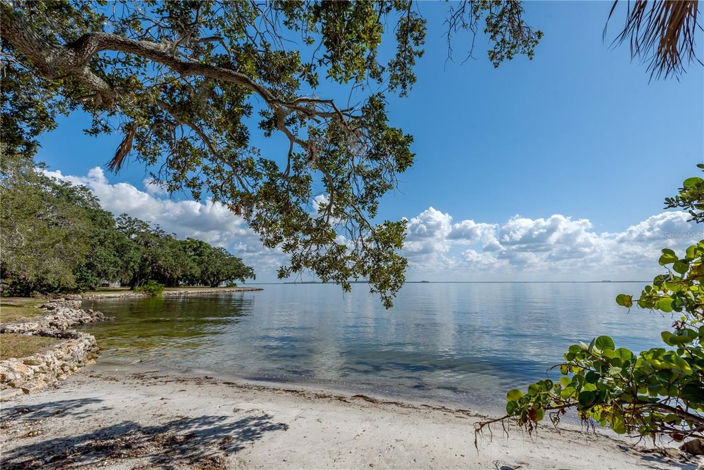 Photo of 6210 Bayshore Boulevard, Tampa, FL 33611 (MLS # TB8403304)