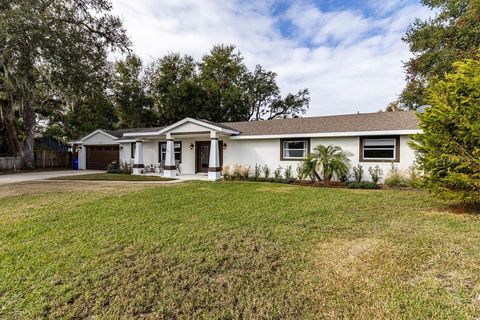 A home in TAVARES