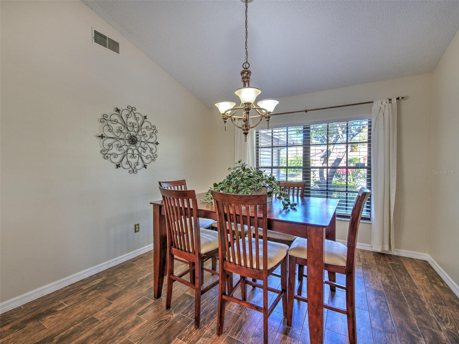 BLOOMINGDALE SEC L UNIT - Residential Lease