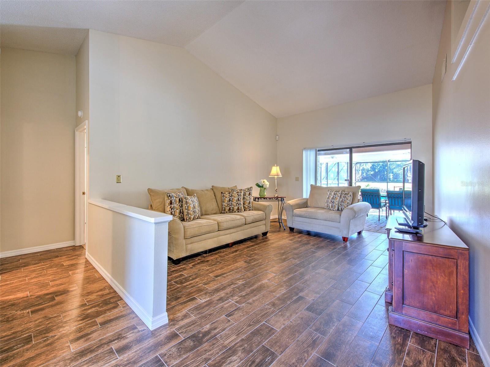 BLOOMINGDALE SEC L UNIT - Residential Lease