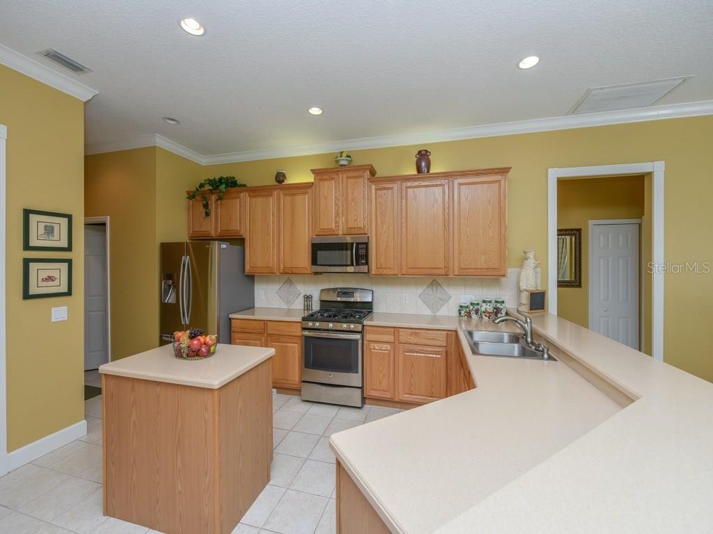 LAKEWOOD RANCH - Residential Lease