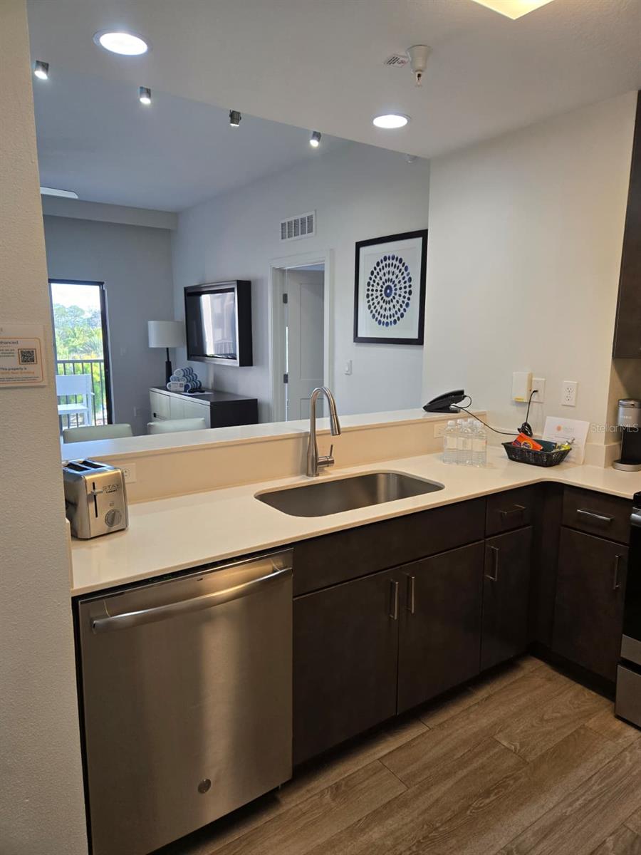 GROVE RESIDENCE & SPA HOTEL CONDO 3 - Residential