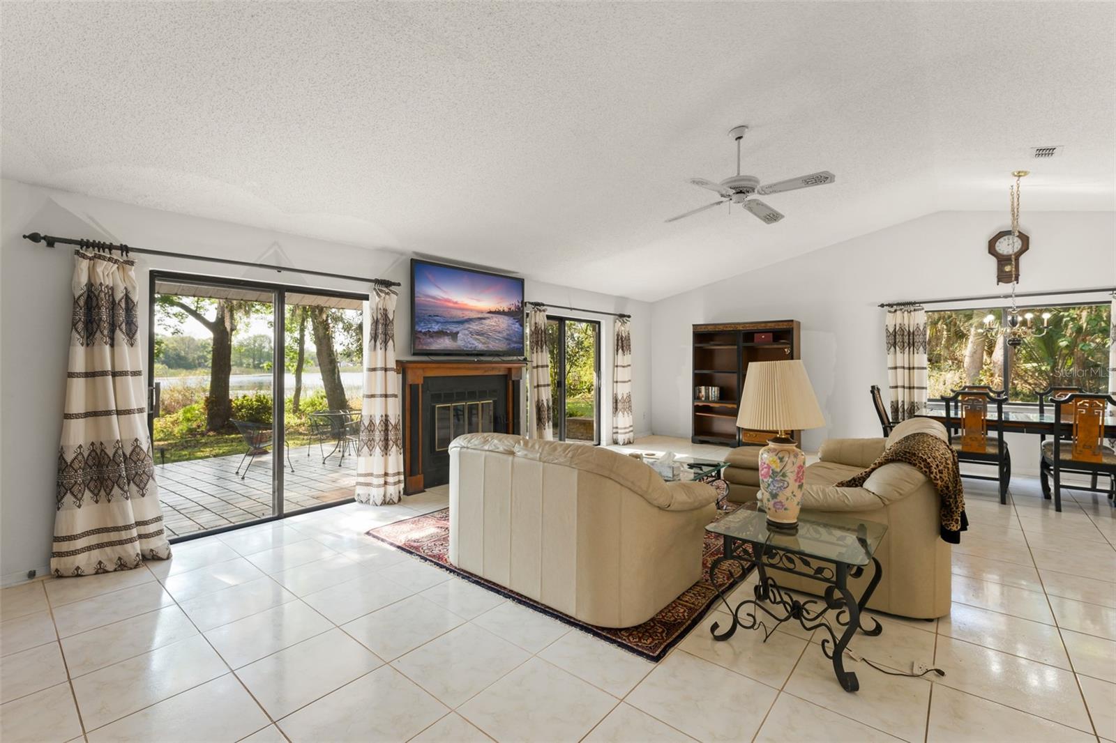 ARBOR CLUB - Residential