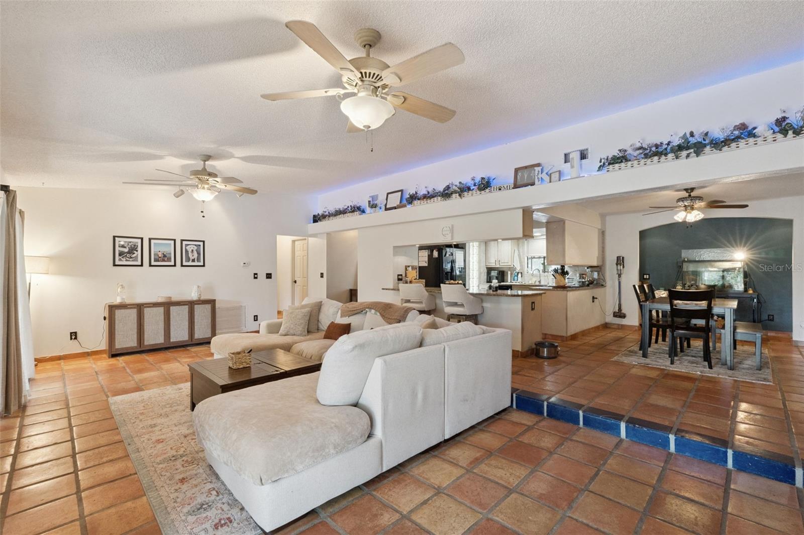 855 BENCHWOOD DRIVE