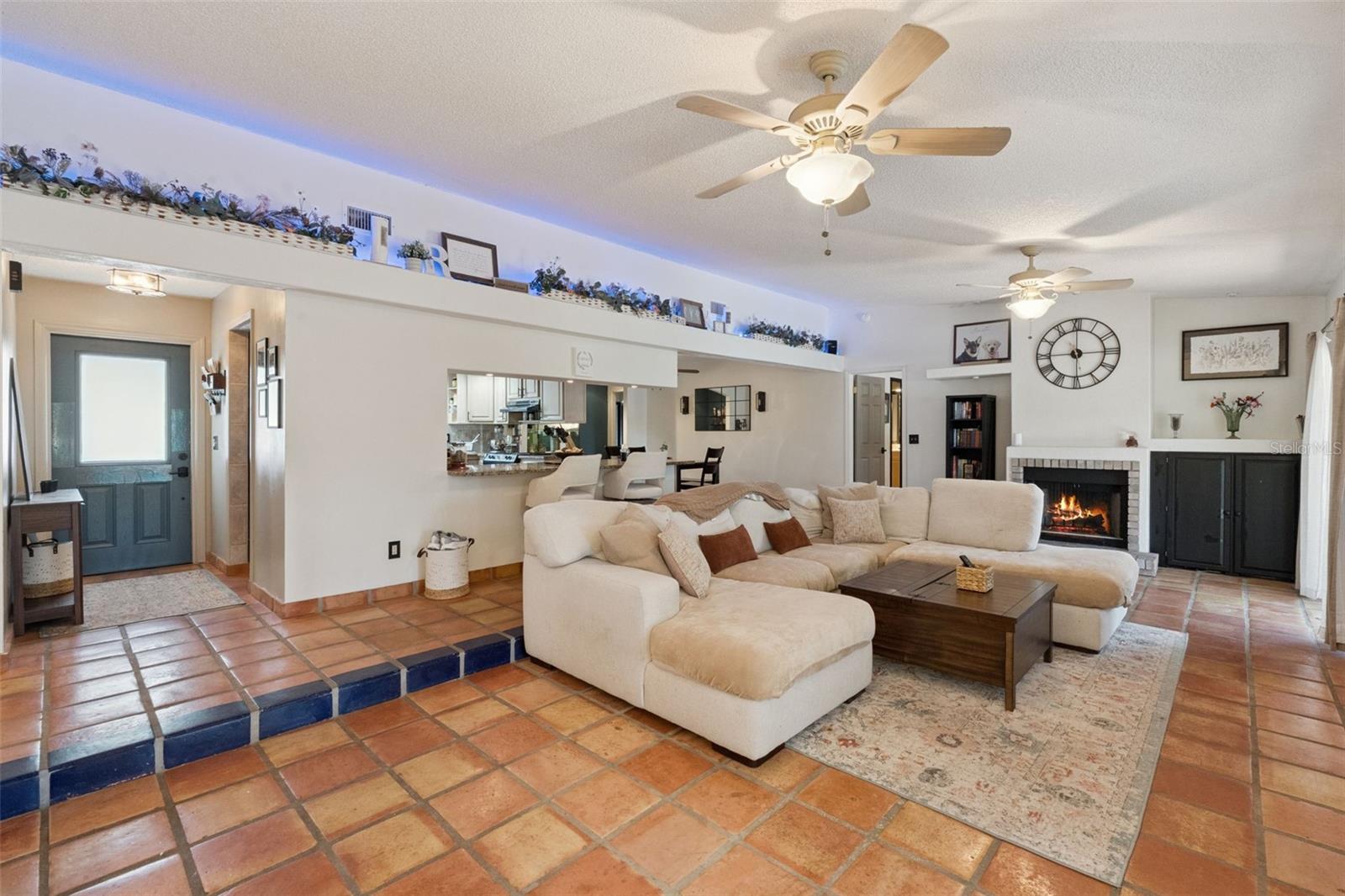 855 BENCHWOOD DRIVE