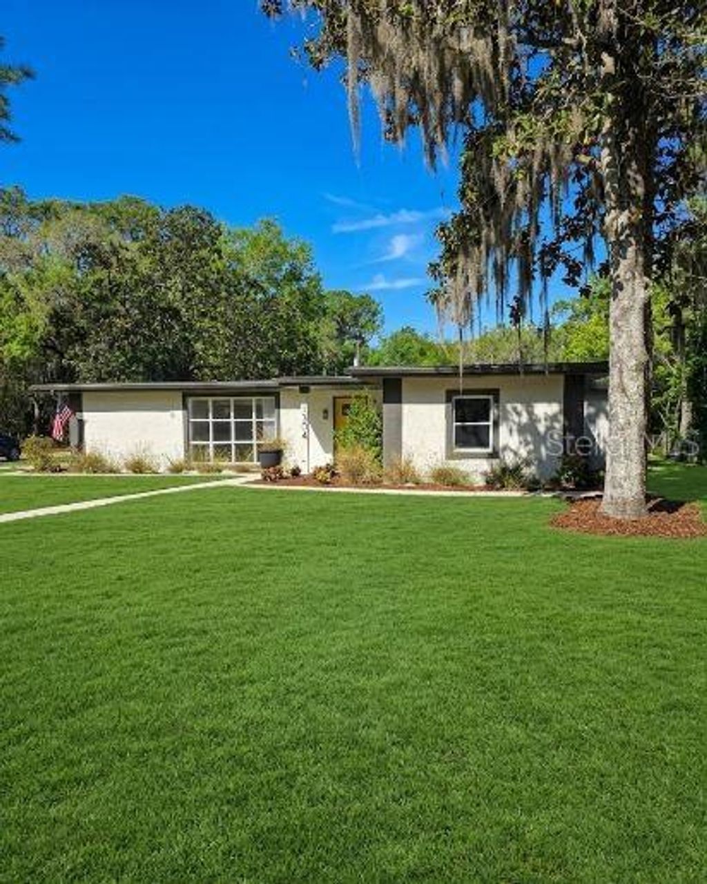 Photo of 1304 NE 5th Avenue, Crystal River, FL 34428 (MLS # P4938030)