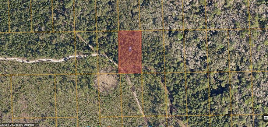 Excellent 1.25-acre vacant residential lot on Nectarine Rd in Deland, Florida! Ideal for building your dream home, this property offers plenty of space in a peaceful neighborhood with convenient access to schools, shopping, and local amenities. A prime opportunity to invest in Florida real estate.