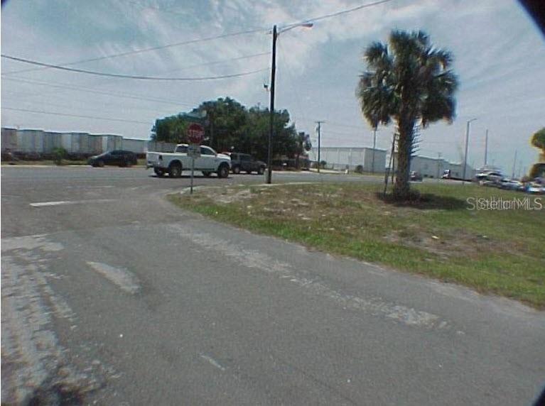 PLYMOUTH DELLS - Land