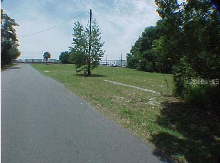 PLYMOUTH DELLS - Land