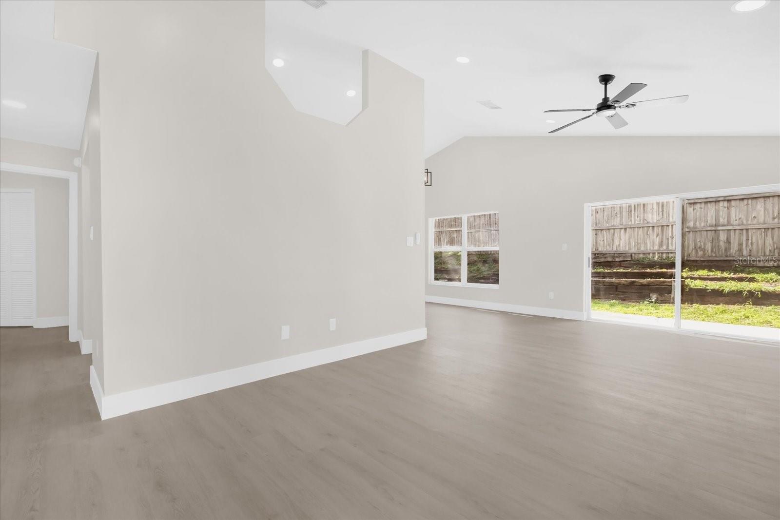 350 LAKEBREEZE CIRCLE