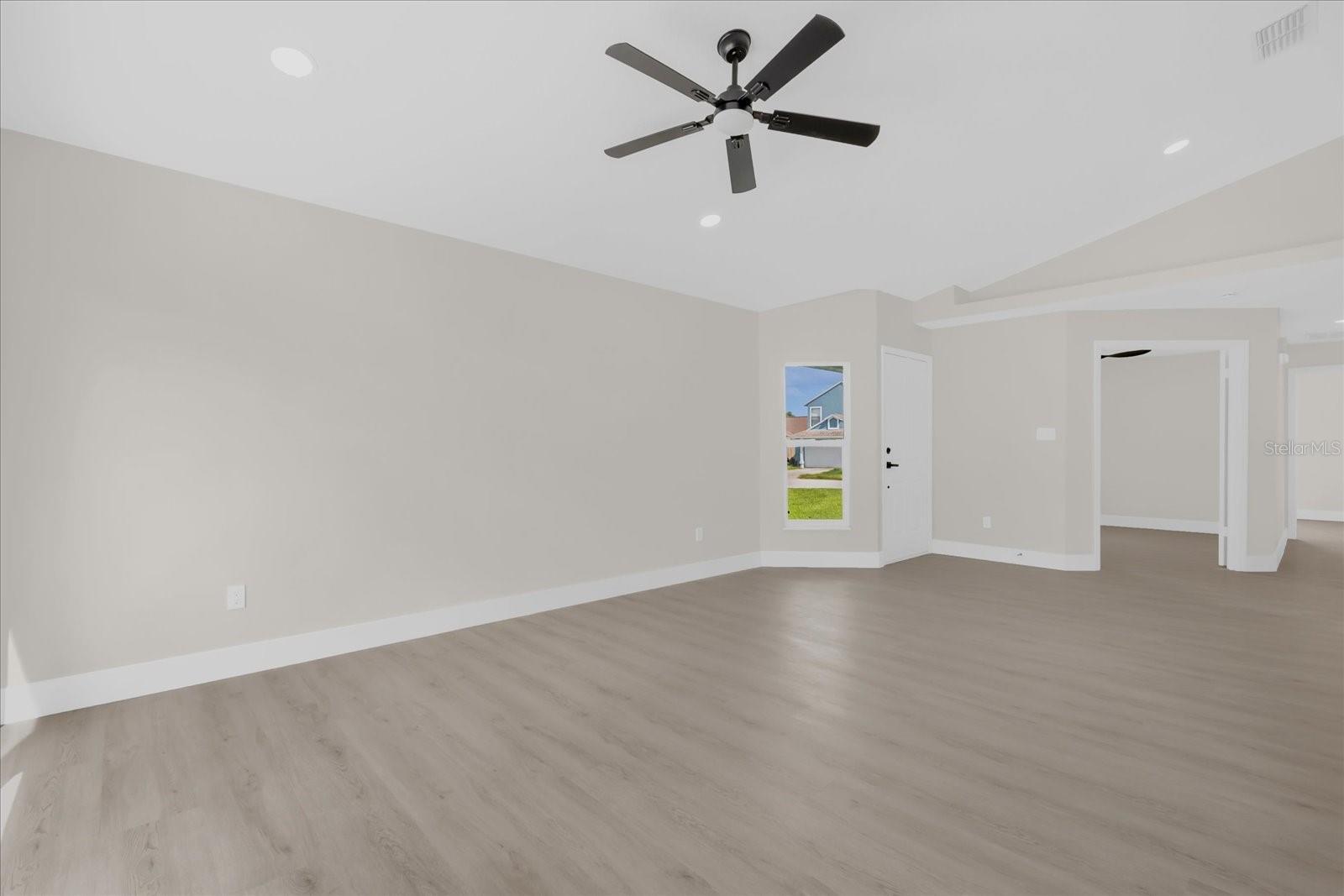 350 LAKEBREEZE CIRCLE