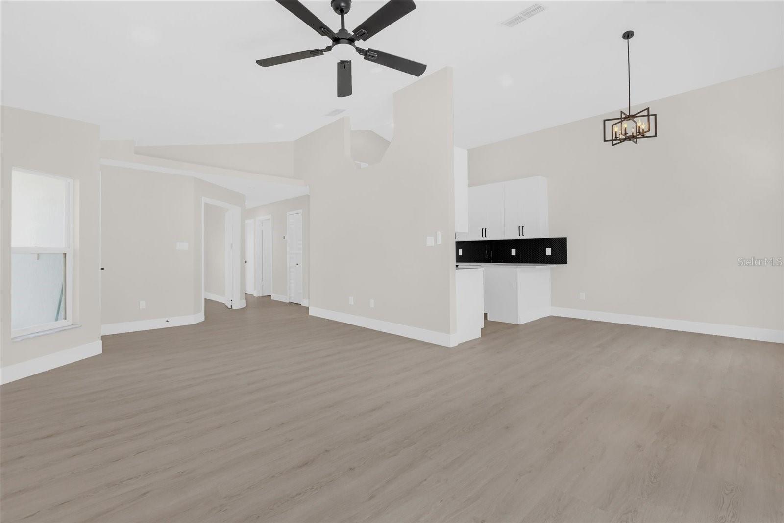 350 LAKEBREEZE CIRCLE