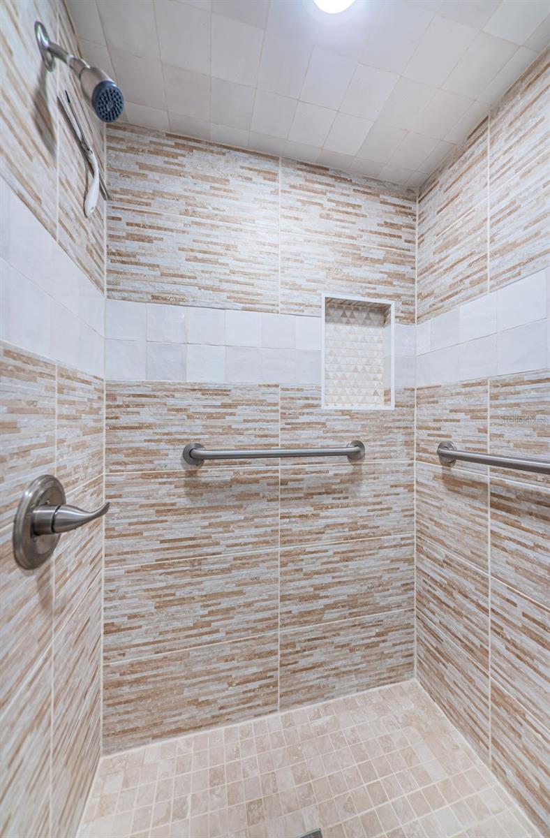 BOCA CIEGA POINT EAST - Residential