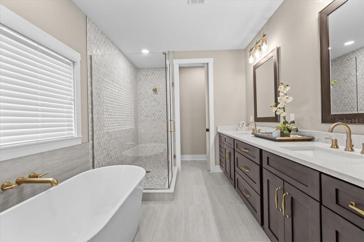 RIVERCREST - Residential