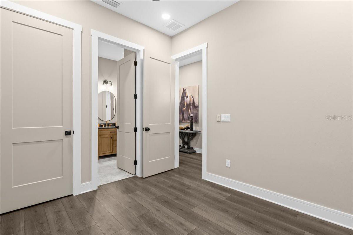 RIVERCREST - Residential