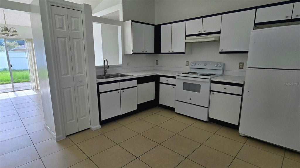 Photo of 5100 Heatherstone Drive, Kissimmee, FL 34758 (MLS # S5158652)