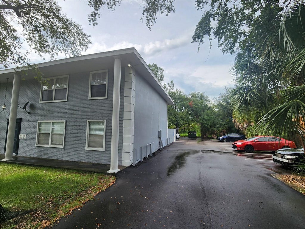 Photo of 5310 Whiteway Drive #5310, Temple Terrace, FL 33617 (MLS # TB8545146)