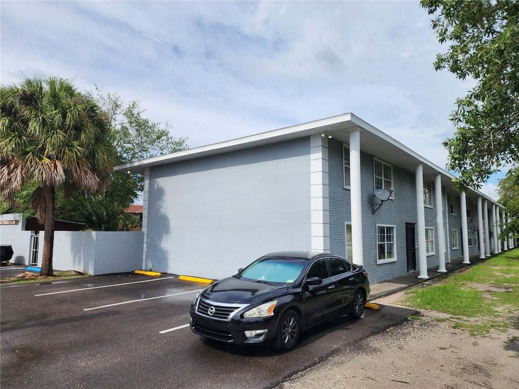 Photo of 5310 Whiteway Drive #5310, Temple Terrace, FL 33617 (MLS # TB8545146)