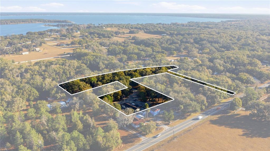 Photo of 16420 SE 117th Avenue, Weirsdale, FL 32195 (MLS # O6383504)