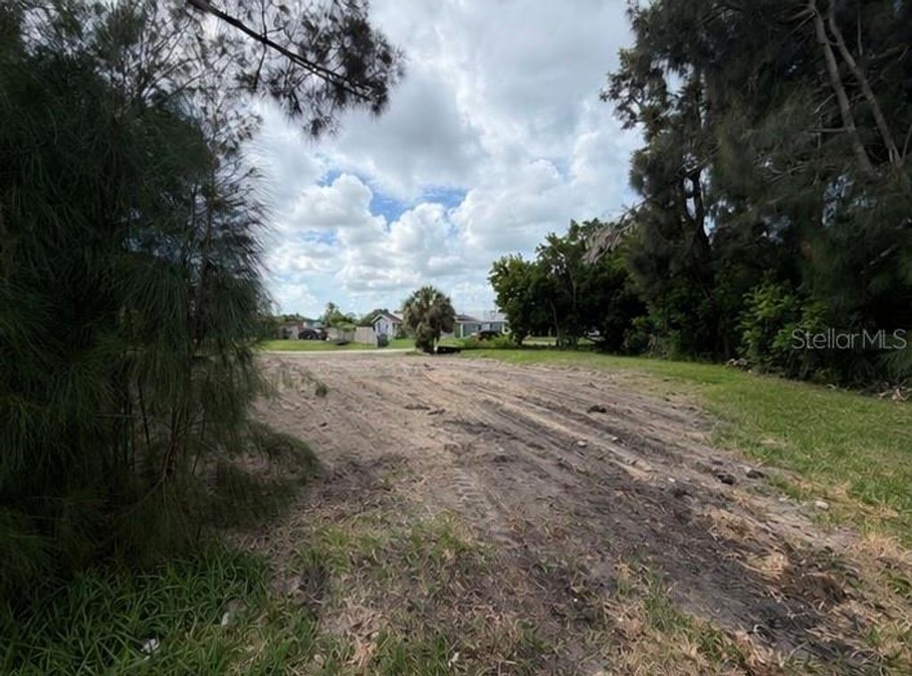 Photo of 1020 Linden Road, Venice, FL 34293 (MLS # A4697030)