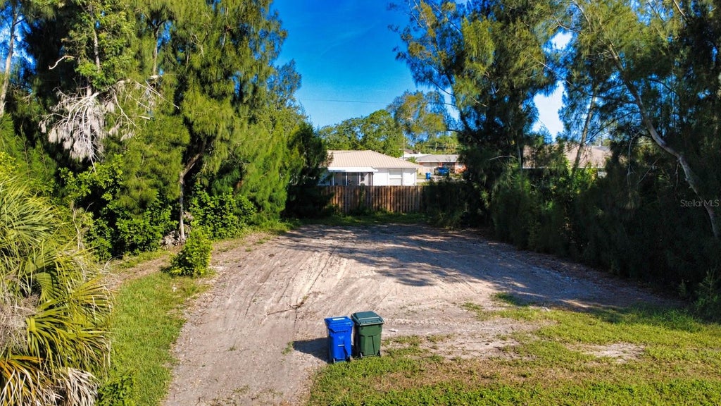 Photo of 1020 Linden Road, Venice, FL 34293 (MLS # A4697030)