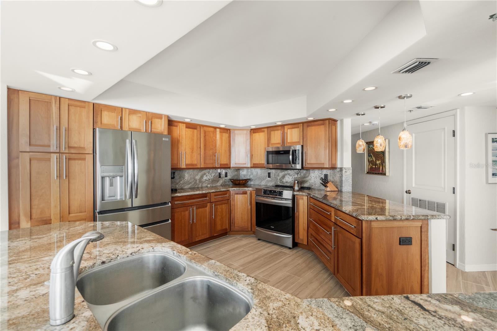 CONDO ON THE BAY TOWER I - Residential