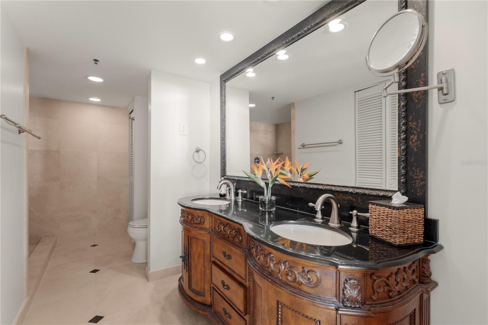 CONDO ON THE BAY TOWER I - Residential