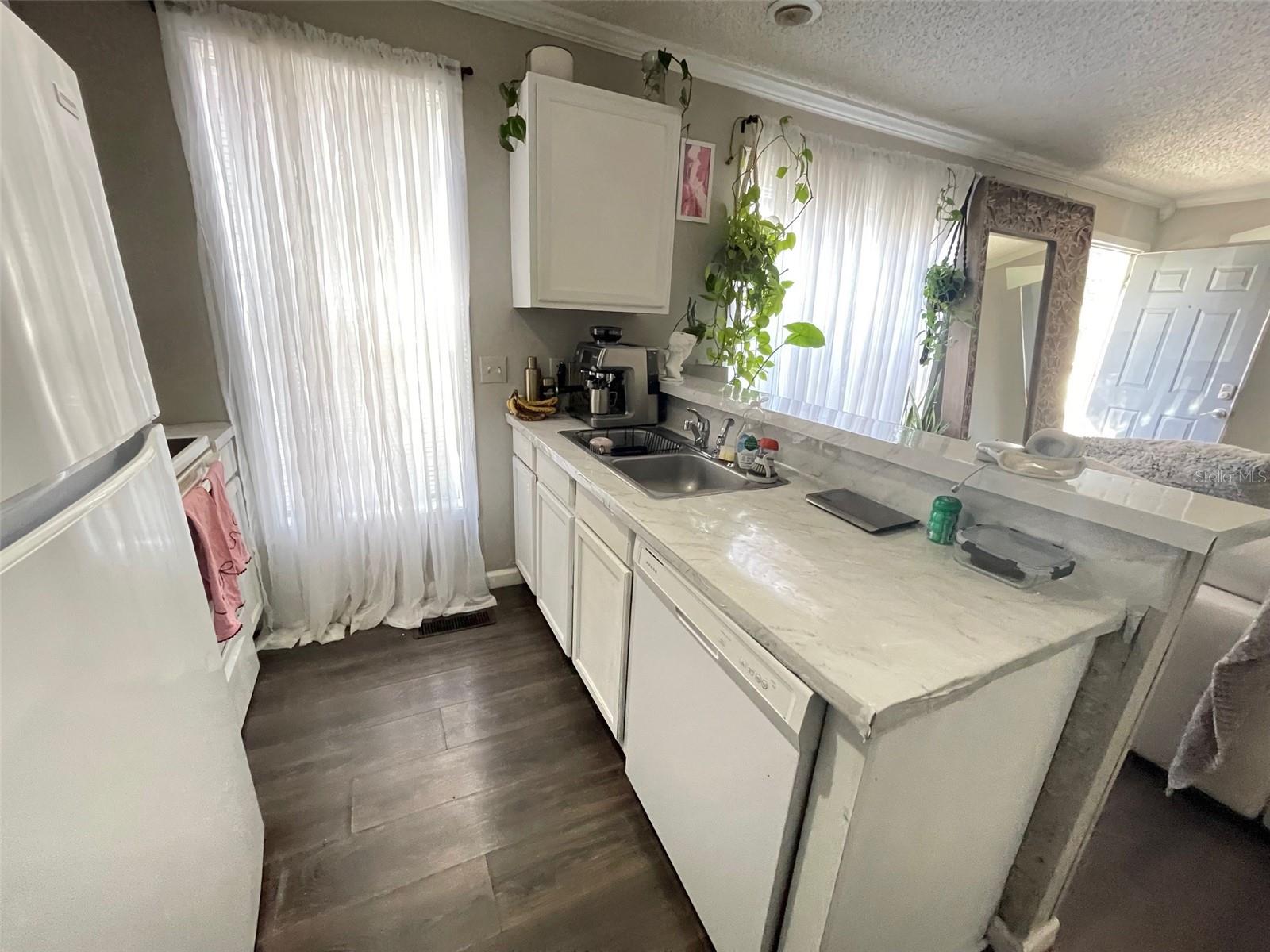 CAPSTONE QUARTERS CONDO - Residential