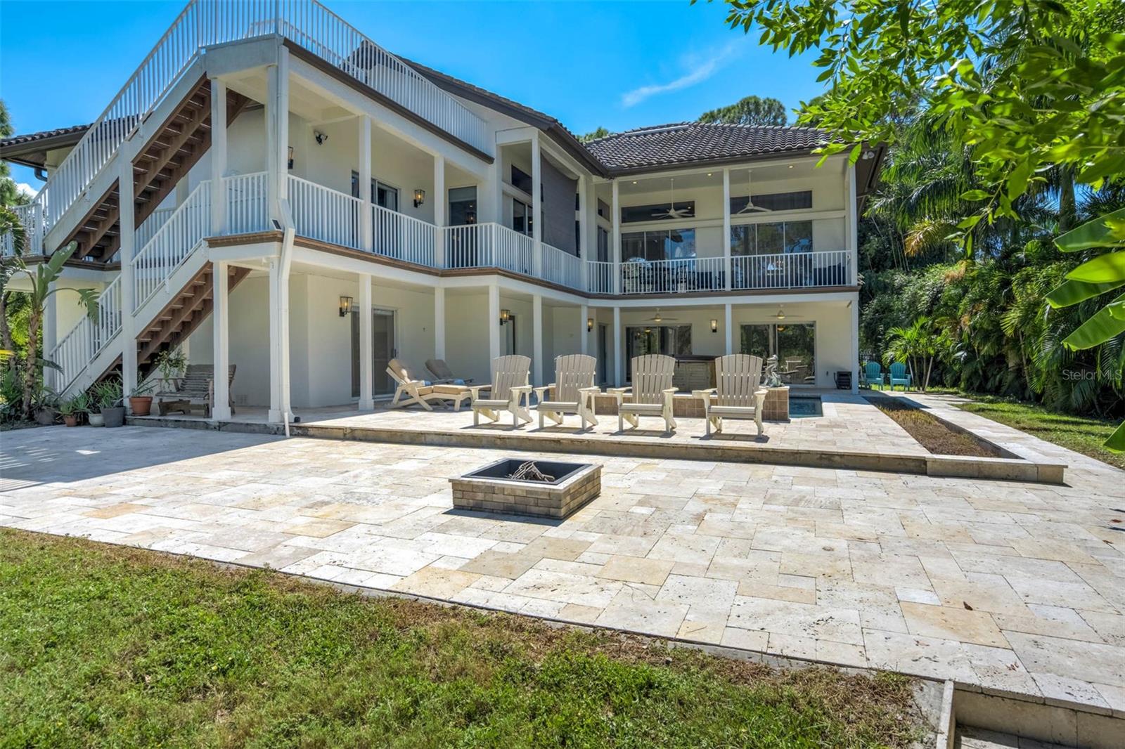 HAPPY BAYOU - Residential